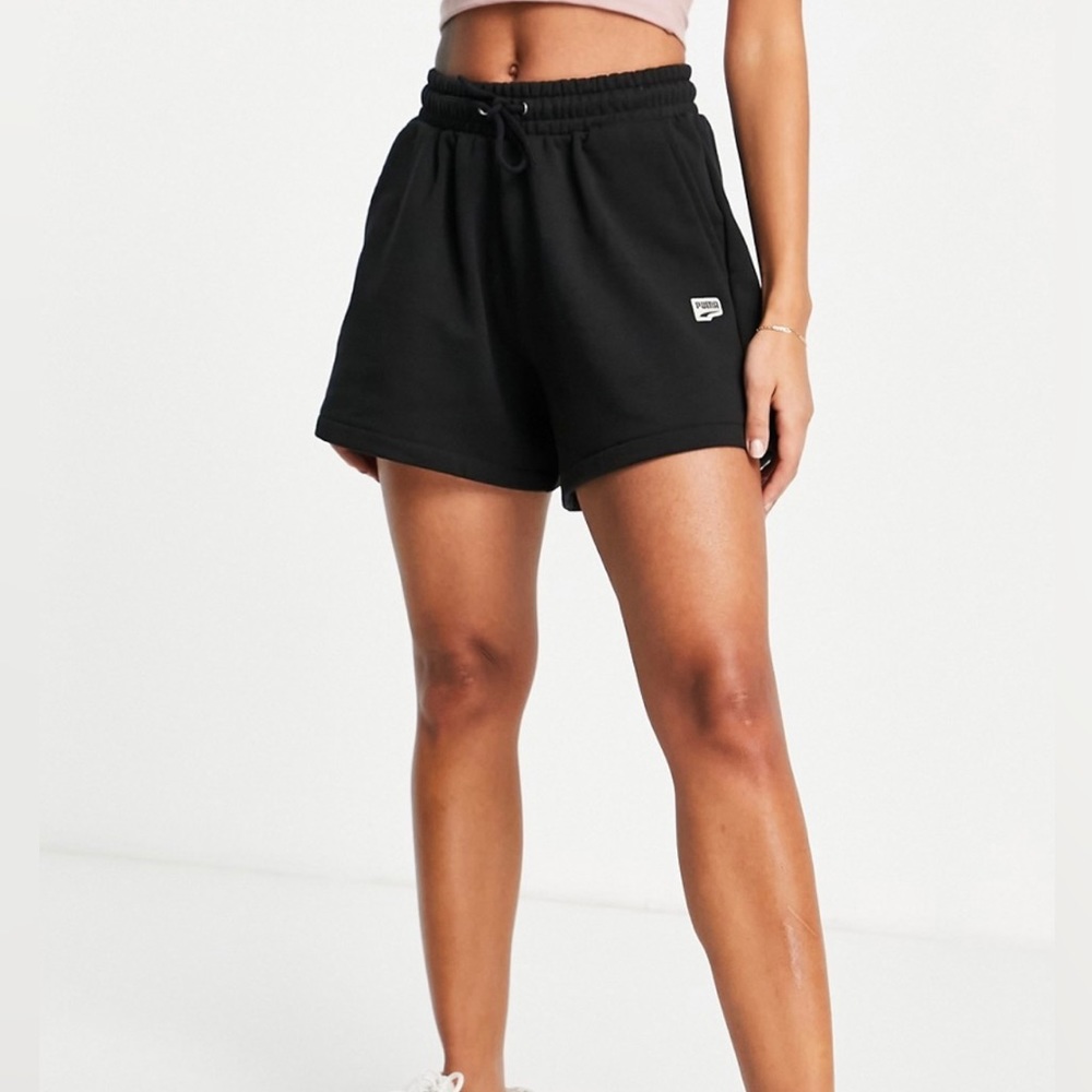 PUMA Downtown Graphic Oversized Shorts Size M